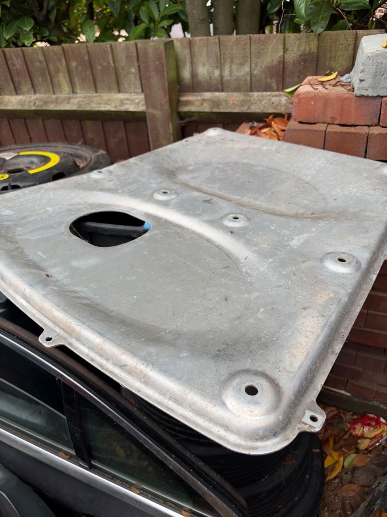 Mercedes C class Engine under tray