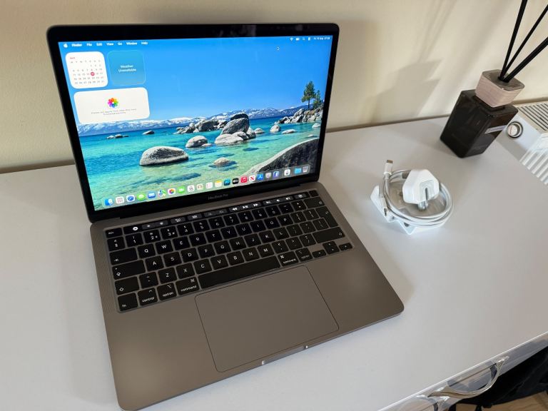 MacBook Pro 2020 13 inch 16gb ram 