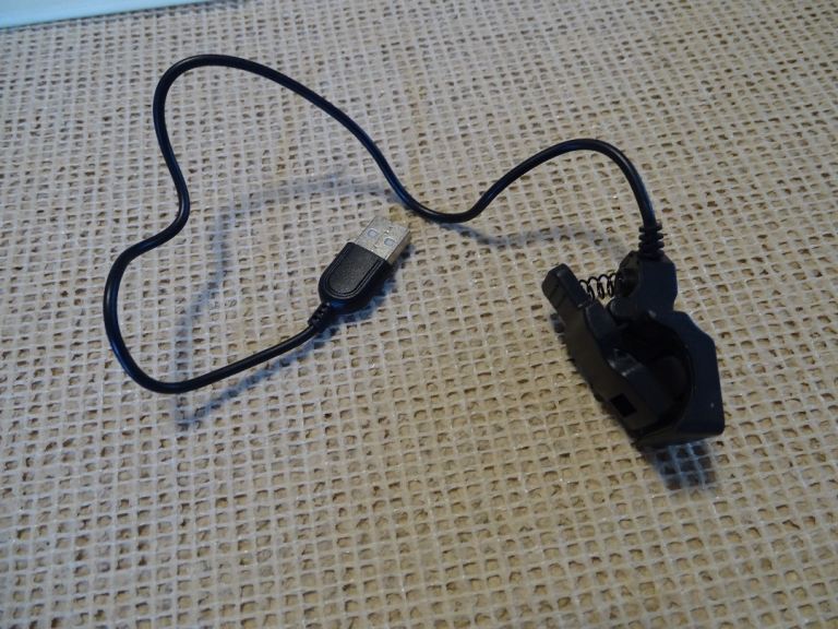 universal 2 pin usb clip charger for smart watch or fitness tracker