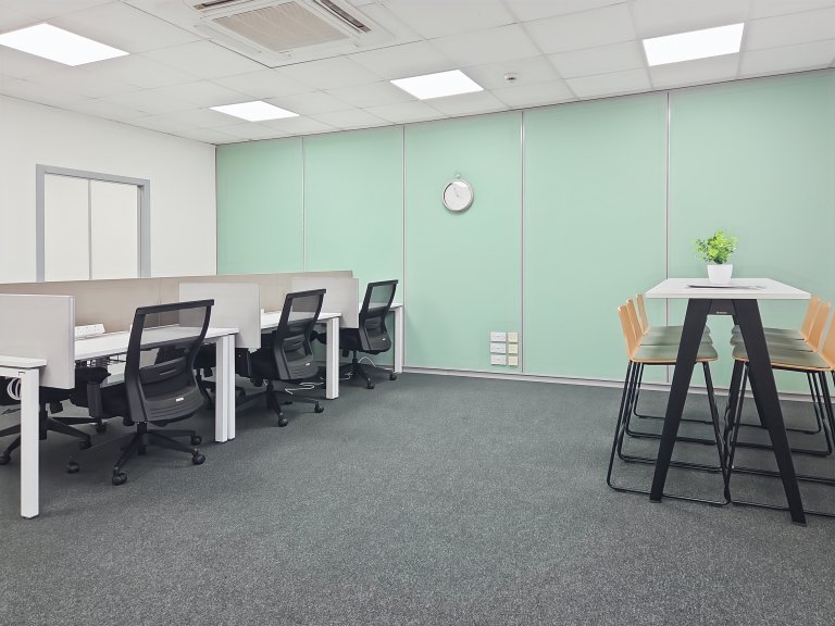 Aberdeen - AB210GL \ Flexible Coworking Space with Desk Access
