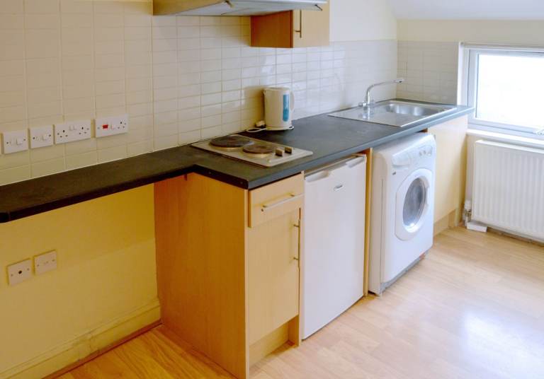**Modern Studio Flat on High Street in Acton - All Utility Bills Included**