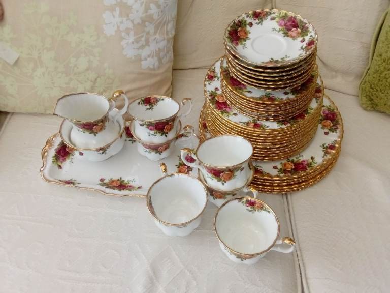 Country Roses China.       Reduced from From original price £140.00 to £120.00 now £100.00