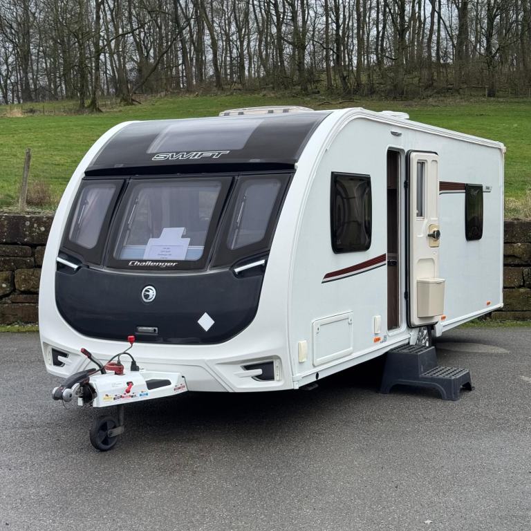 2017 Swift Challenger 560 Alde - 1 owner - Fixed island bed - 1474kg MTPLM