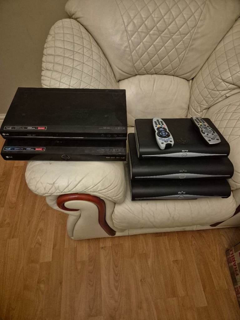 SKY BOX,DVD FREEVEIW. 