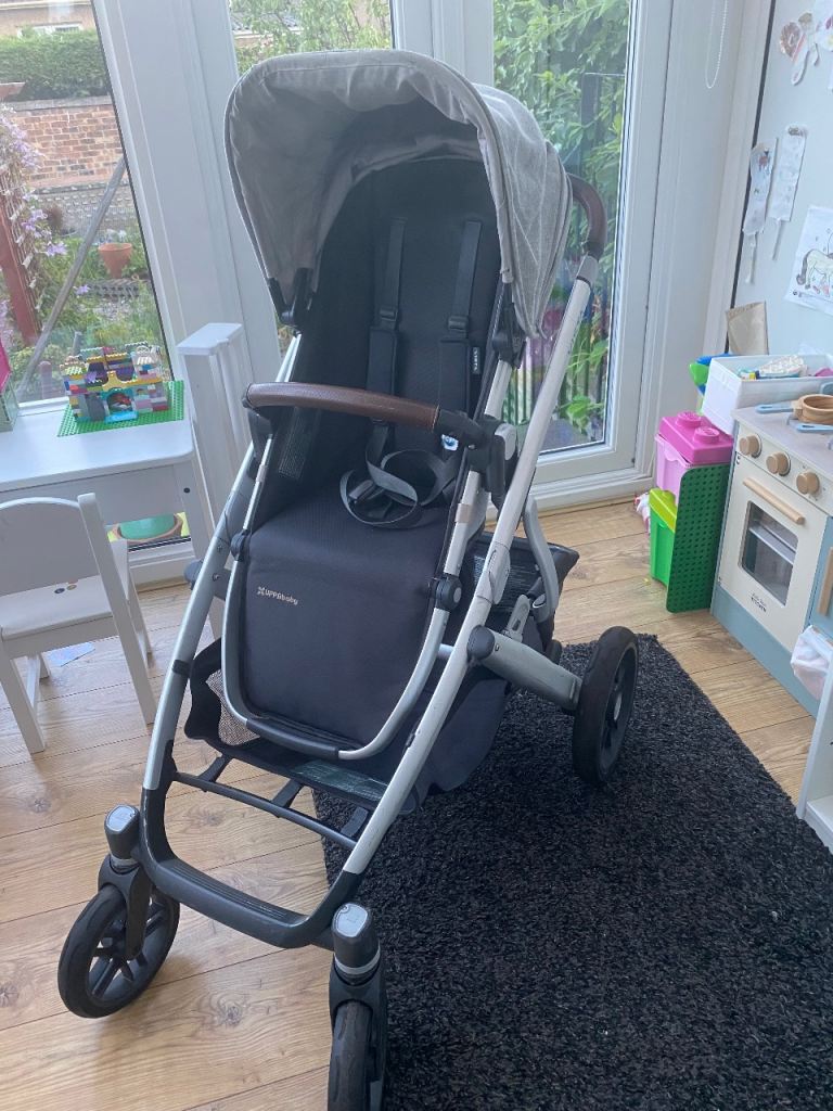 UPPAbaby Vista Pushchair & brand new Carrycot with Raincover – great Condition