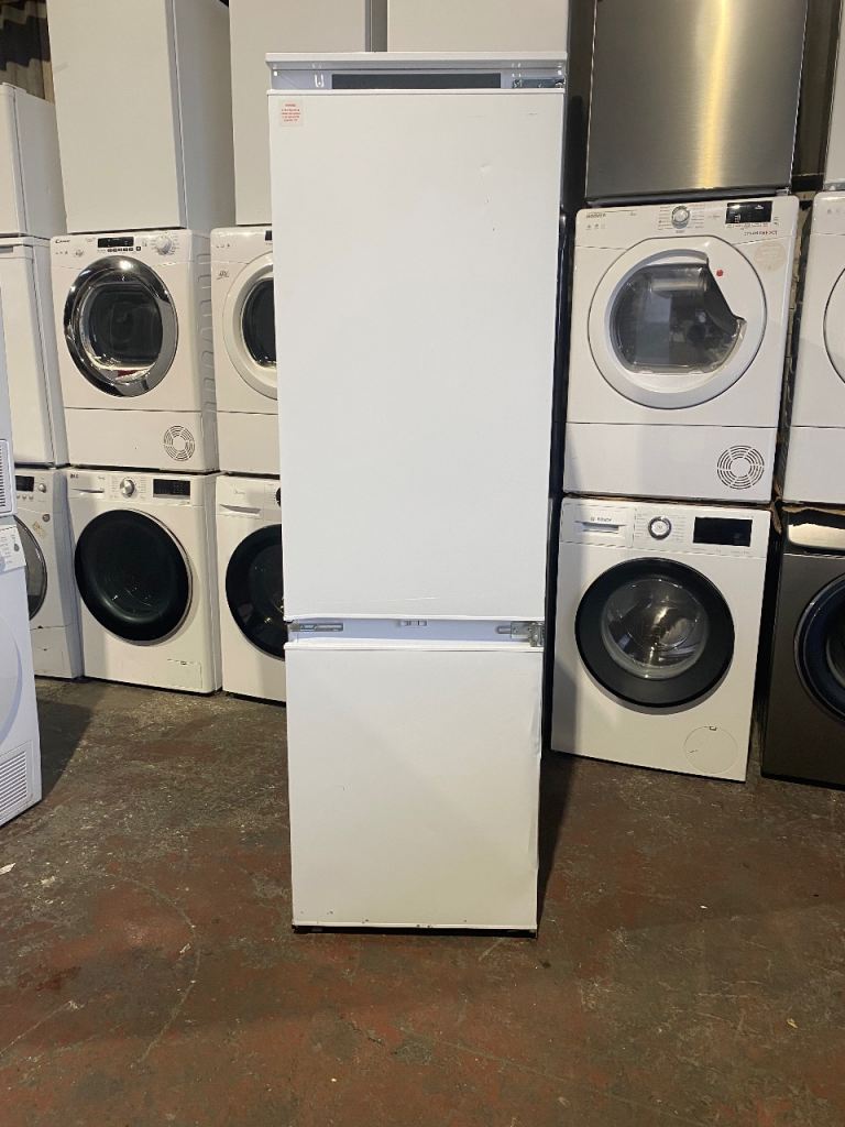 HOOVER HOBBMT18EK Integrated Fridge Freezer 