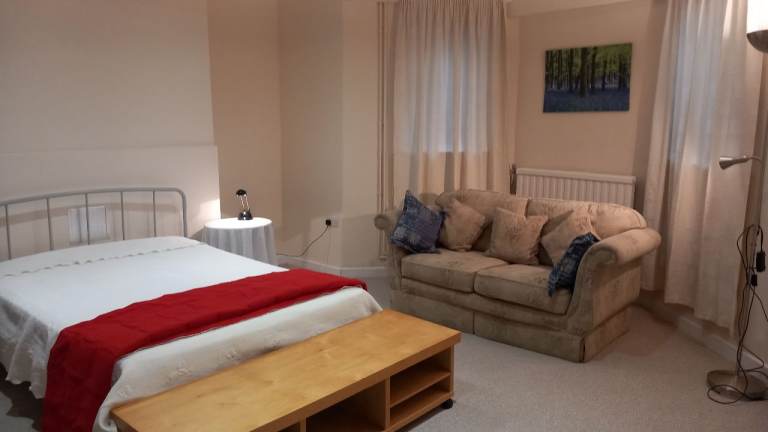 Quite house in L17 Sefton Park & Lark Lane 2.5 from town 