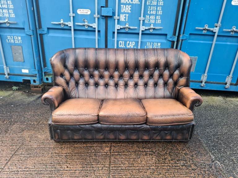Beautiful high back brown Chesterfield 3 seater sofa 
