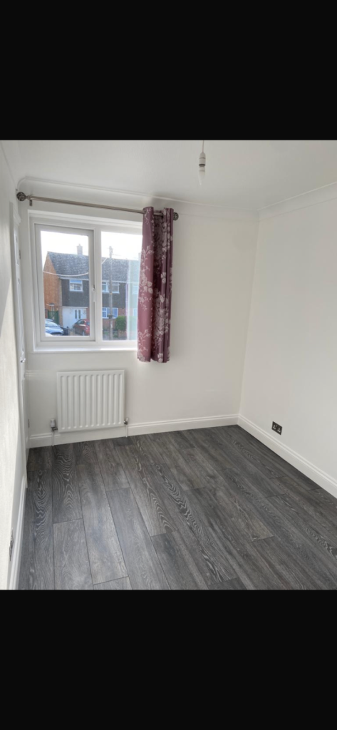 3 bedroom semi detached house garage and conservatory with driveway