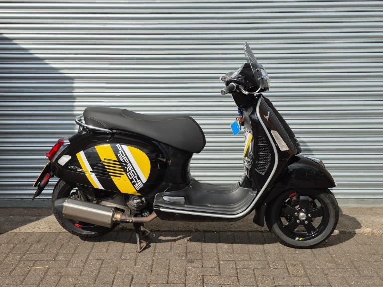 Piaggio Vespa GTS 300 Supertech HPE