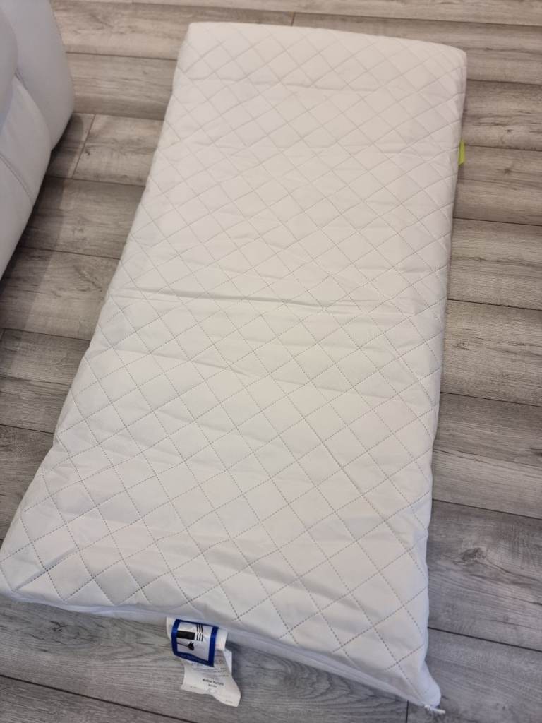 Travel cot for baby/toddler