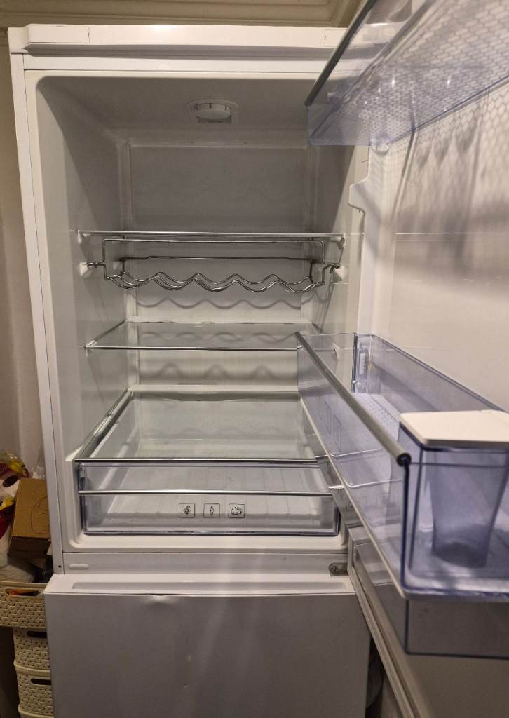 Beko White Fridge Freezer with Water Dispenser