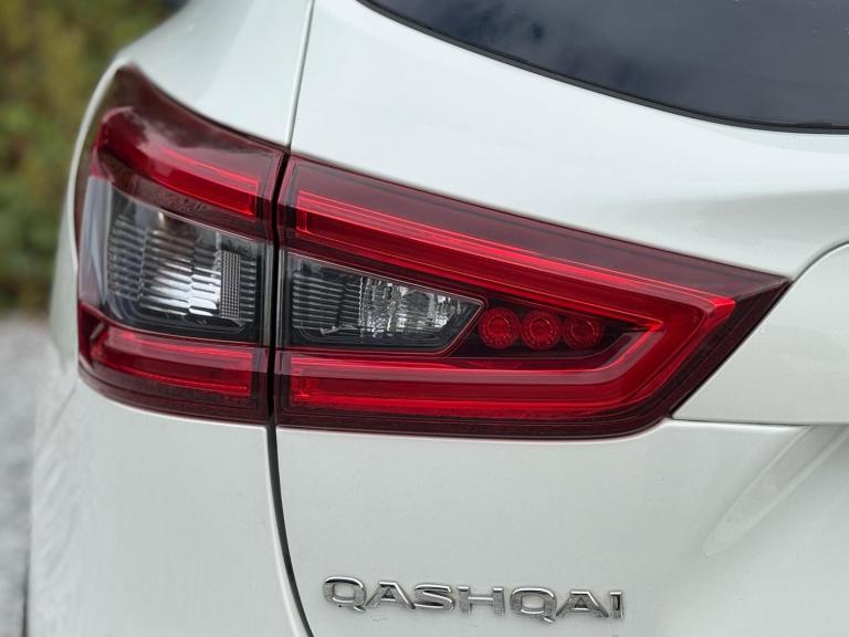 2017 Nissan Qashqai 1.2 DiG-T N-Connecta 5dr Xtronic HATCHBACK PETROL Automatic