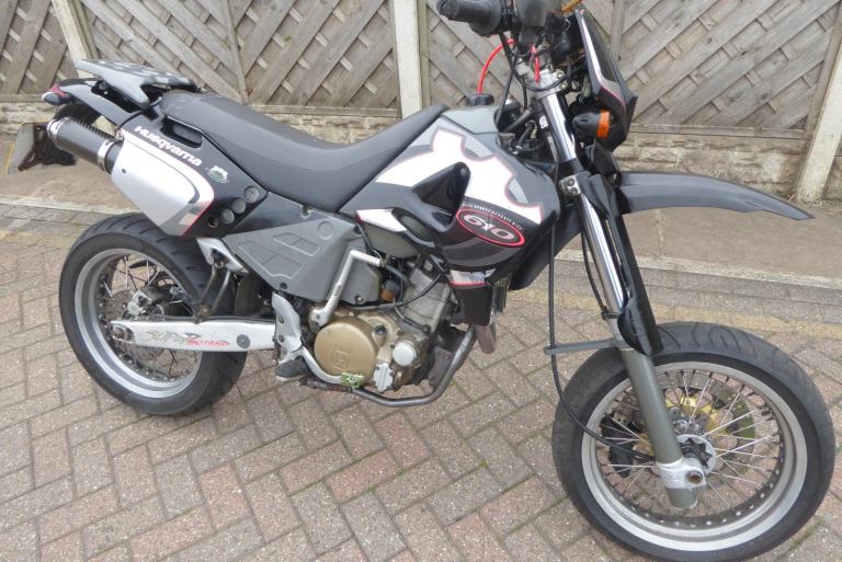 HUSQVARNA 610 SUPERMOTO V REG BEEN STOOD RUNS SOUNDS WELL GOT KEYS-V5