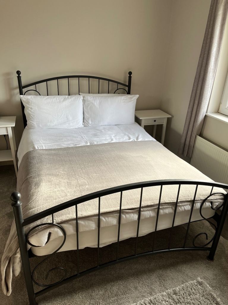 Metal bed frame (double bed)