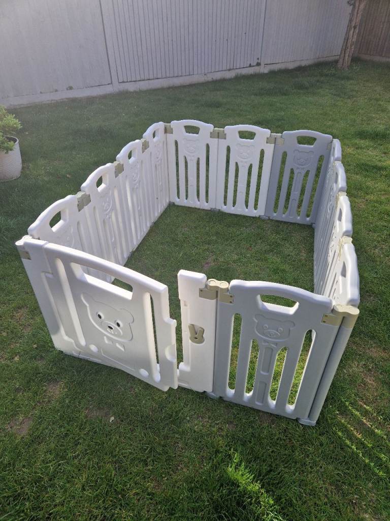 Large Puppy Pen 12 panel playpen with lockable gate