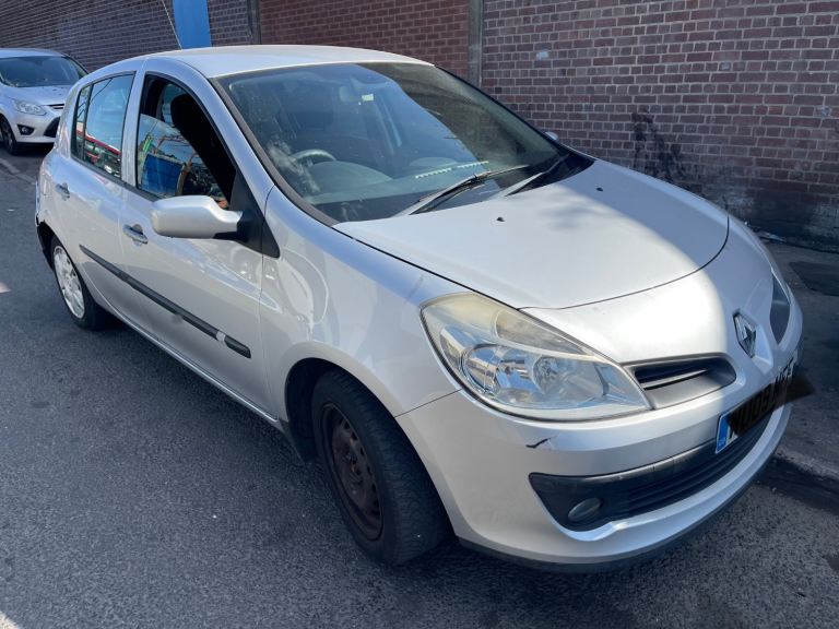 09 Renault Clio 1.2 Petrol 5speed Silver BREAKING parts