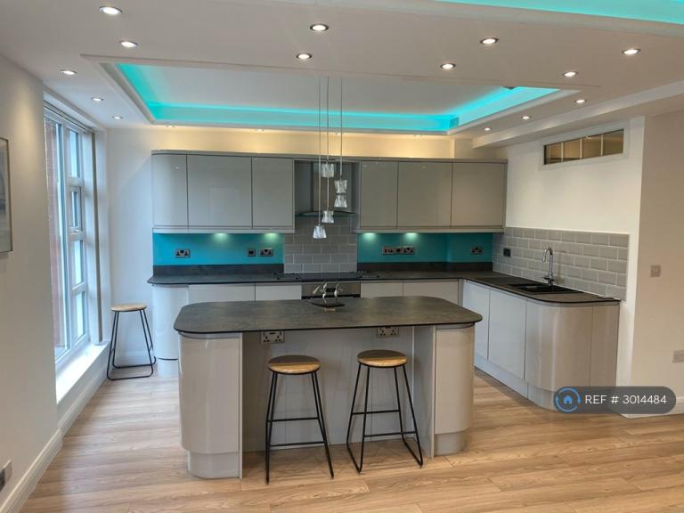 2 bedroom flat in Monument House, Madeley Heath, Crewe, CW3 (2 bed) (#3014484)
