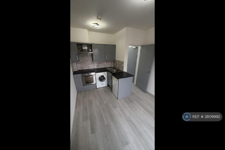 1 bedroom flat in Meadow Court, Wakefield, WF2 (1 bed) (#2809992)