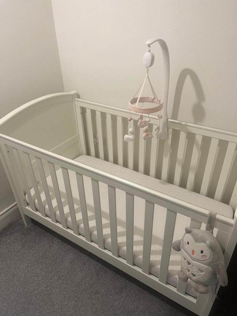 Mama’s and Papas cot/cot bed with mattress