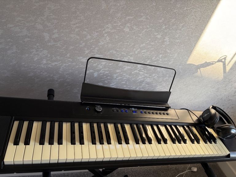SDP1 portable digital piano byGear4music