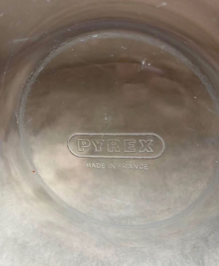 Pyrex Glass Mixing Bowls - Set of 2, Good Condition
