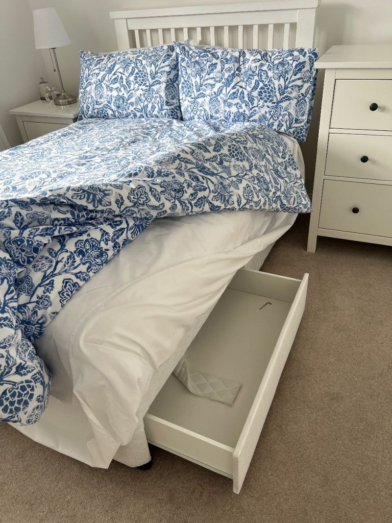 Blue and White Floral Duvet Cover and Pillowcases – Good Condition