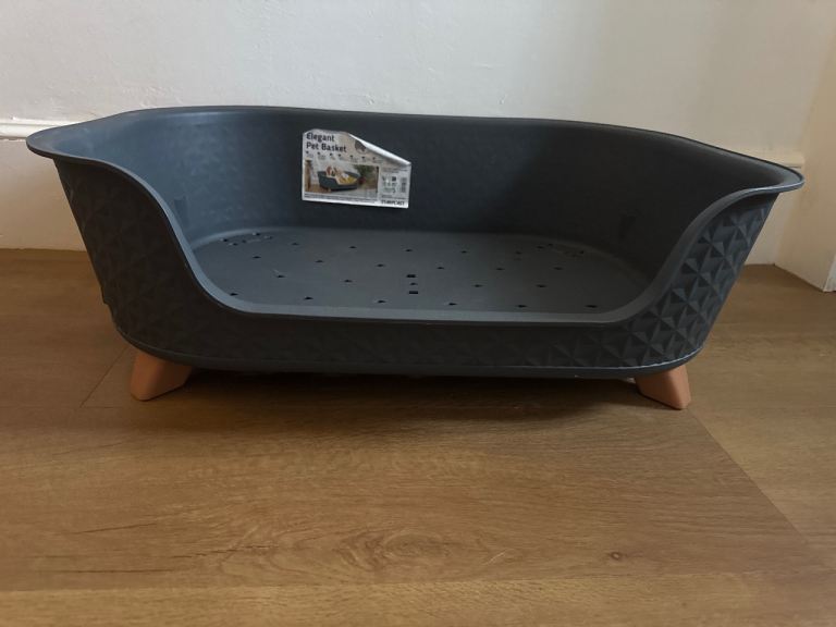 Elegant pet basket 