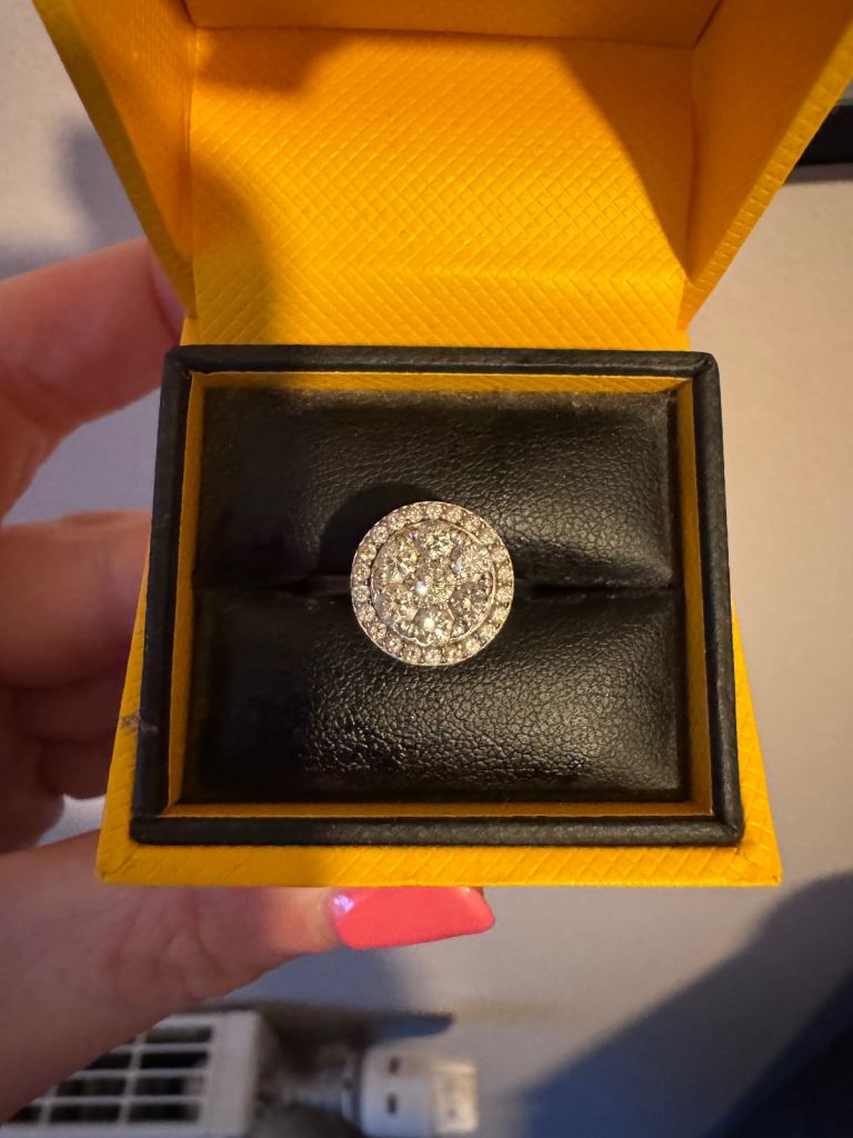 Engagement ring 