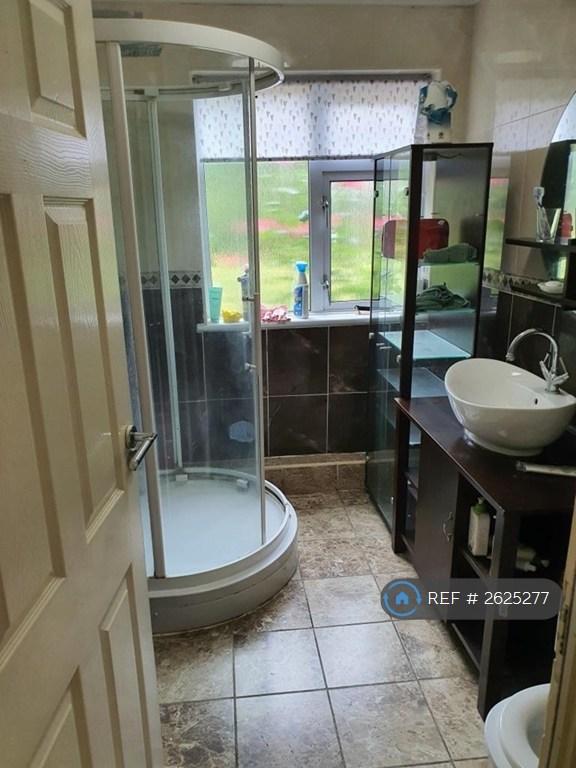 2 bedroom flat in Orlescote Road, Coventry, CV4 (2 bed) (#2625277)