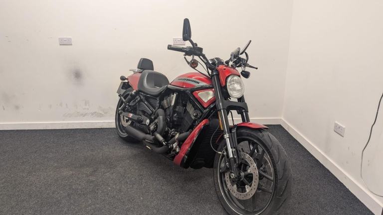 HARLEY DAVIDSON V-ROD ** VANCE AND HINES EXHAUST - 2 FOBS - ONLY 9762 MILES **