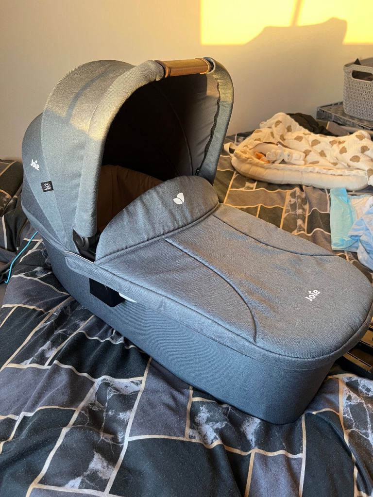 Joie Ramble Carrycot – Grey, excellent condition 