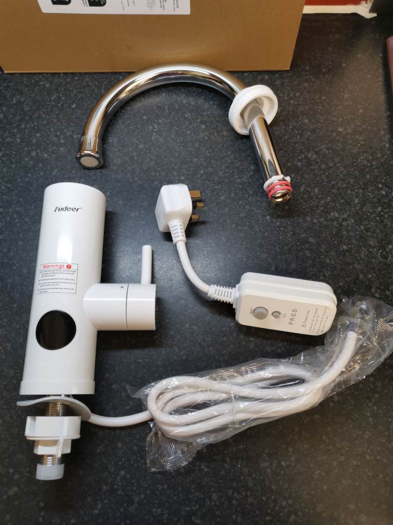 Brand New 3.3Kw Instant Hot Water Tap 360 Degree Rotate with Digital Display (RRP £50)