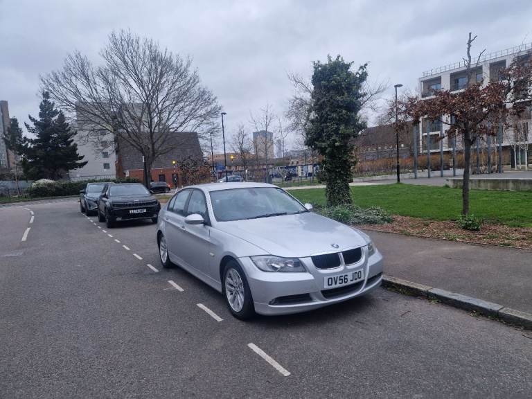 Bmw 318i 06 Automatic petrol idrive MOT 12 months SATNAV immaculate