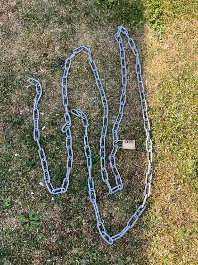 Free metal chain