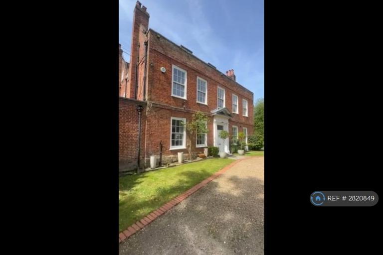 5 bedroom house in Bromley Common, Bromley, BR2 (5 bed) (#2820849)