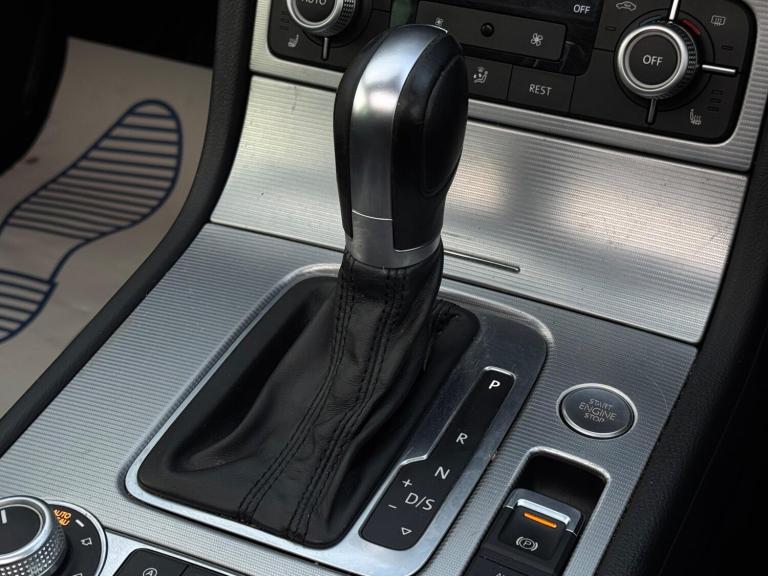 2016 Volkswagen Touareg 3.0 TDI V6 BlueMotion Tech R-Line Tiptronic 4WD Euro 6 (s/s) 5dr ESTATE D...