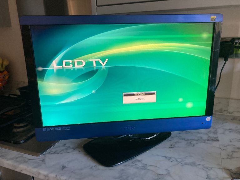 LCD 23” inch built in DVD player / good condition / remote / I can deliver