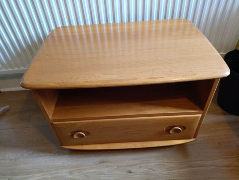 Ercol Late 20th Century TV Cabinet/Table/Stand