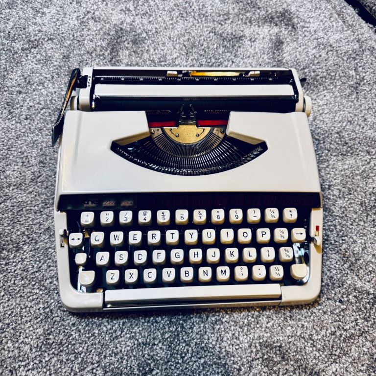 Vintage Brother Deluxe 900 Typewriter