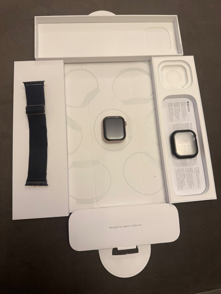 Apple Watch series 11 rose gold 42mm 100% battery health 