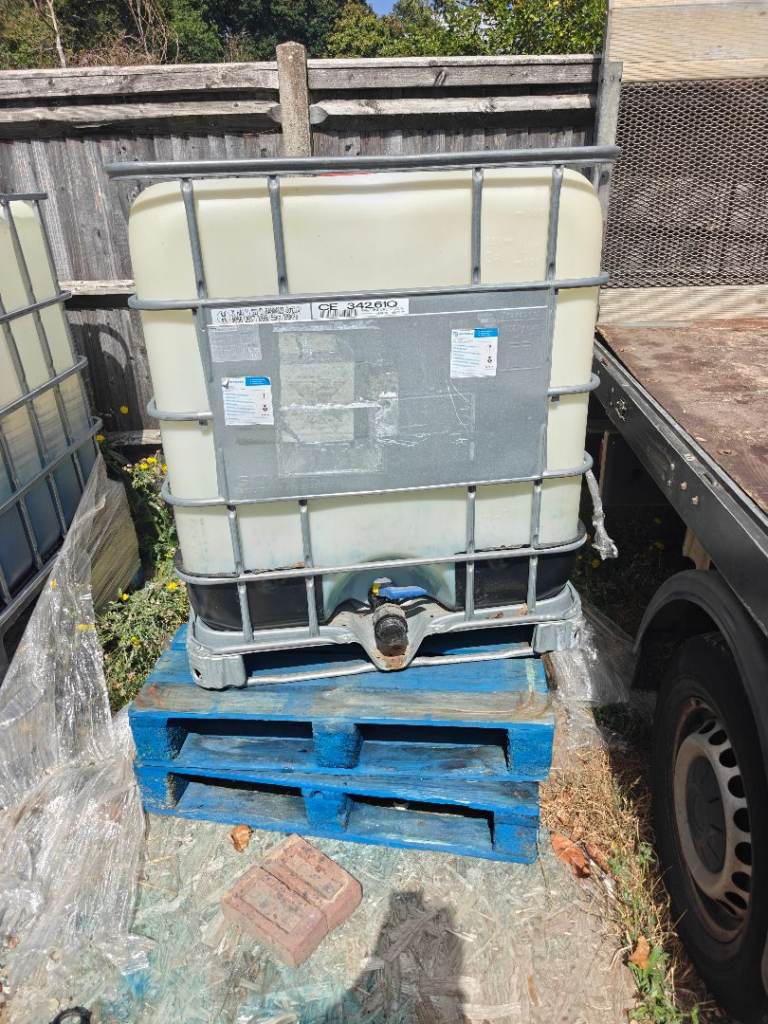 Large IBC Container / Water Butt with Metal Cage *FREE TO COLLECTOR*