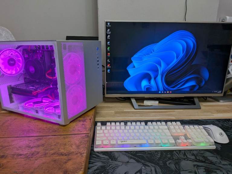 GAMING PC IONZ I5 7400 RX 580 4GB 128GB SSD 500GB HDD 16GB RAM 24" MONITOR GTA COD FORTNITE