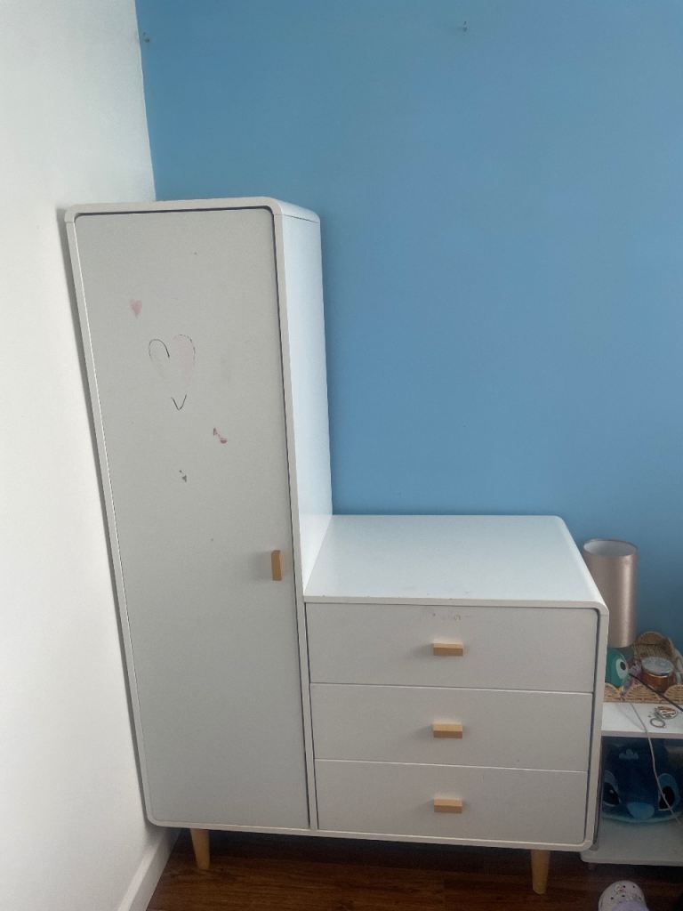 Free White Wardrobe and Drawers Unit