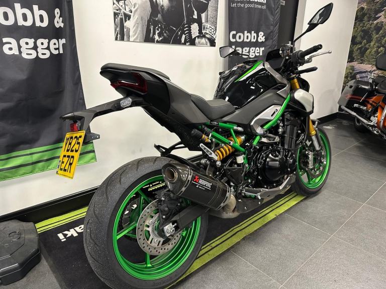 KAWASAKI Z900 SE PERFORMANCE--AKRAPOVIC-OHLINS SHOCK-BREMBO BRAKES