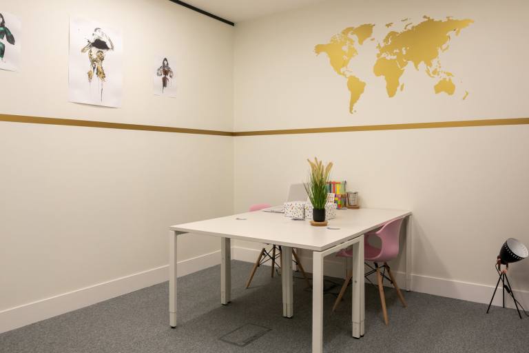 Glasgow - G2 1RW \ Fully Furnished Small Office for Rent, Ready to Use