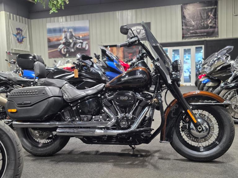 2019 HARLEY-DAVIDSON HERITAGE SOFTAIL CLASSIC WITH EXTRA'S 11,600 MILE'S 