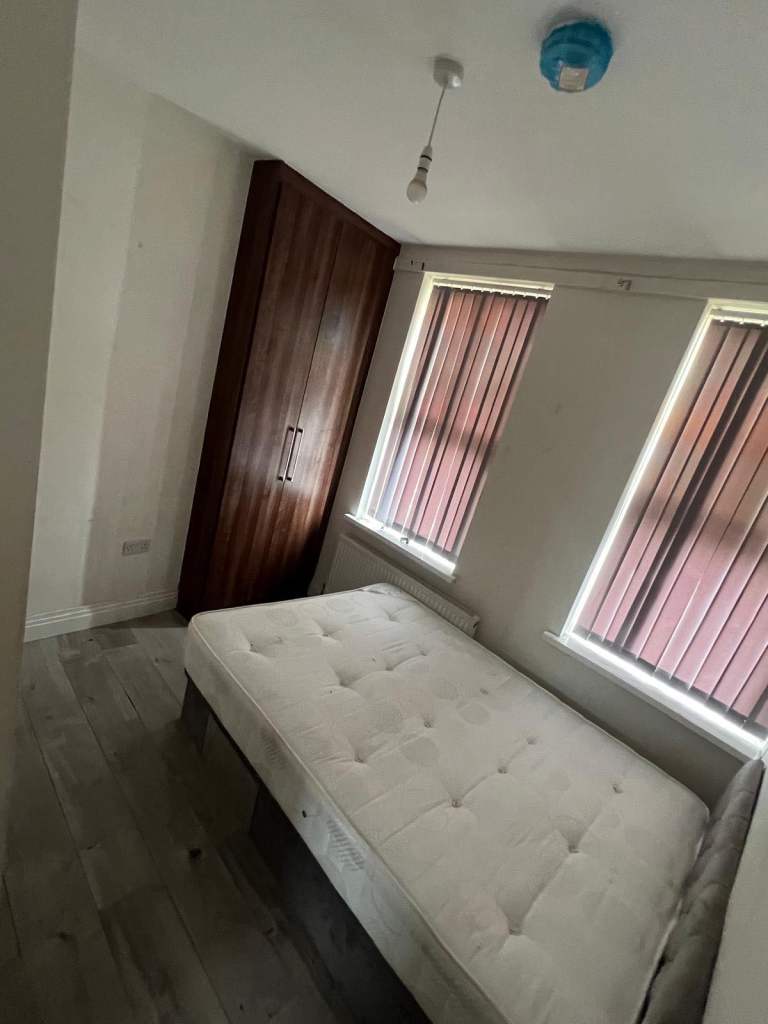 1 Bed Ensuite (Bills Included) is available to rent on King Street The Green Southall UB2