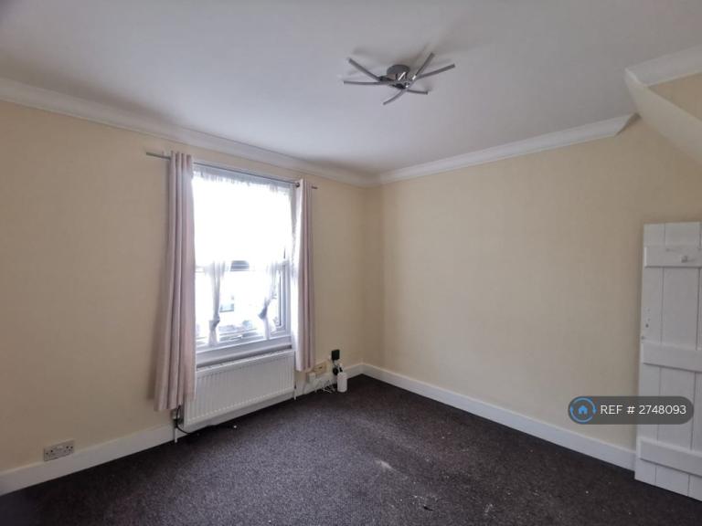 1 bedroom flat in Hart Street, Reading, RG1 (1 bed) (#2748093)