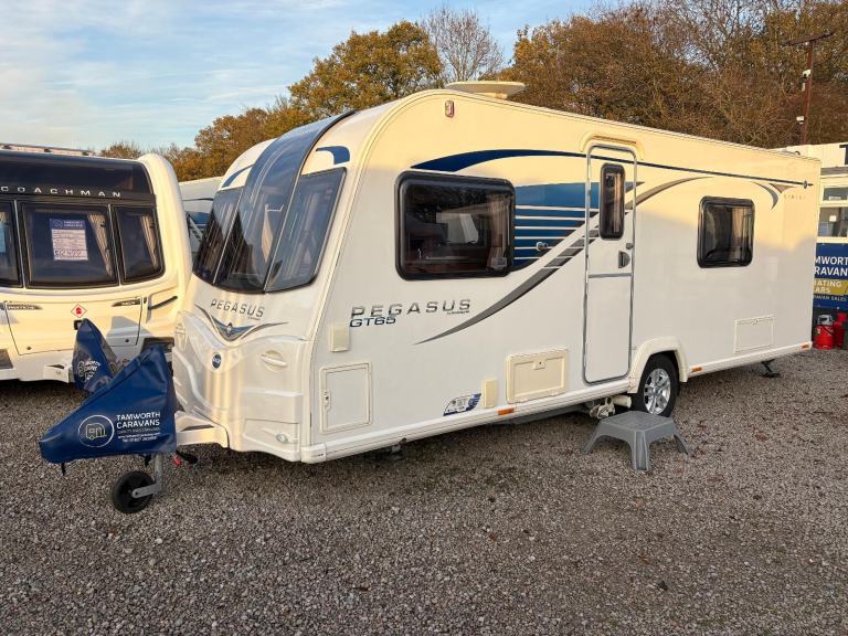 BAILEY PEGASUS RIMINI GT65 - FIXED SINGLE BEDS + END WASHROOM + MOTORMOVER